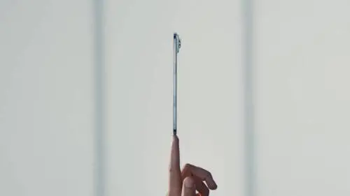 Poche novità dalla presentazione Apple. E l'unica rivoluzione è una "sottiletta" senza Sim