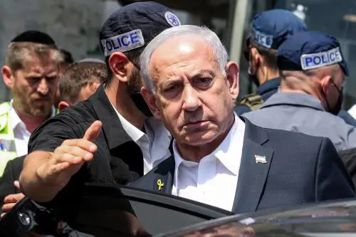 Bibi e il tutto o niente. Negoziatori eliminati ma ostaggi a rischio. Il ruolo del Fantasma