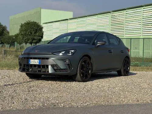 Cupra Leon e-Hybrid 272 CV: sportiva elettrificata dal doppio carattere