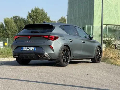 Cupra Leon Hybrid: guarda la gallery della sportiva elettrificata da 272 CV