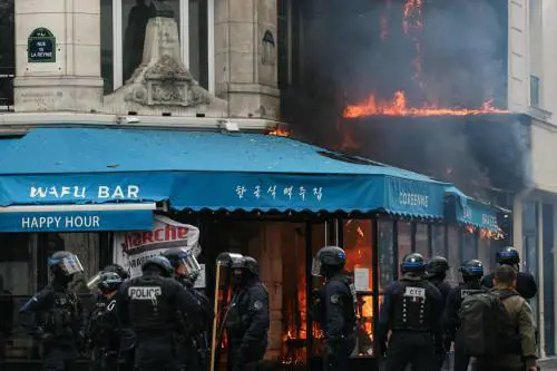 Scontri e proteste, il movimento "Bloquons tout" paralizza la Francia: 473 arresti. Tensioni a Parigi