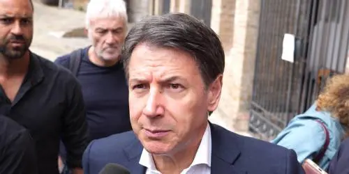Quelli che "Putin non ci attacca". L’imbarazzo di Conte e compagni