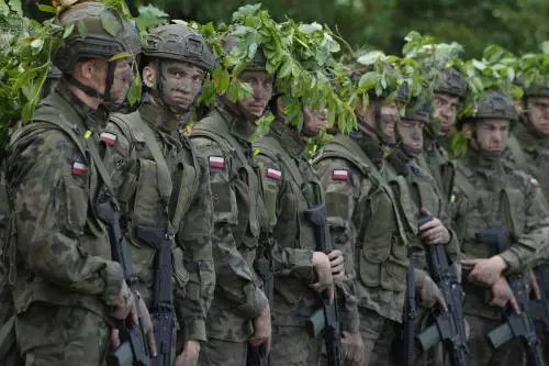 La Polonia muove le truppe: 40 mila uomini al confine con la Bielorussia. Crescono i timori per le manovre russe Zapad | Diretta