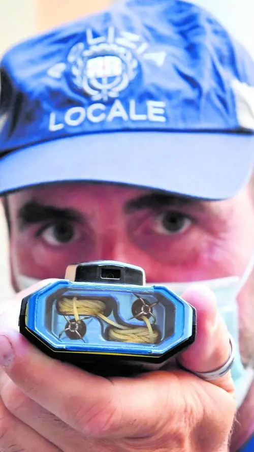 Ecco il Taser secondo il Pd: spara solo lacci
