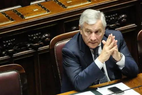 "Tajani pagato da Israele". Indignazione contro M5s