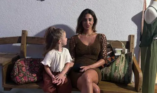 Belen, sceneggiata davanti ai fotografi: "Furiosa per le foto con Luna Marì"