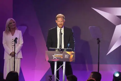 "Un libro sul divorzio". Il matrimonio tra Harry e Meghan è al capolinea?