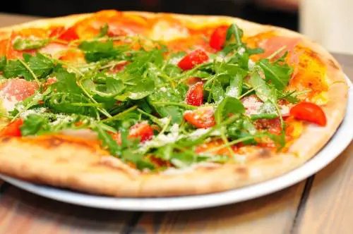 Rucola, ecco perché mangiarla soprattutto la sera, cruda o cotta