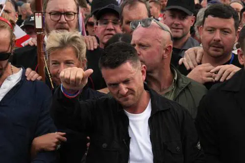 La destra invade Londra. E Musk attacca Starmer