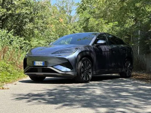 BYD Sealion 7: il SUV coupé elettrico che sfida Tesla Model Y