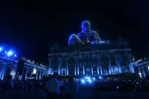 A San Pietro lo spettacolo dei droni per "Grace for the World"