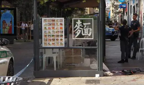 La lite, l'inseguimento e l'aggressione: uomo accoltellato nella Chinatown di Milano
