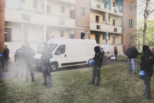 "Sgombero anche se ci sono minori o fragili". La svolta nelle occupazioni