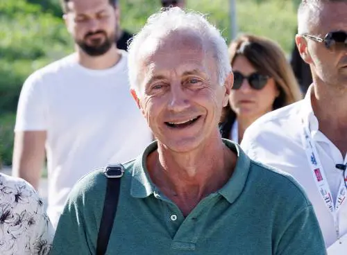 Il mondo al contrario: tutti gli insulti degli indignati
