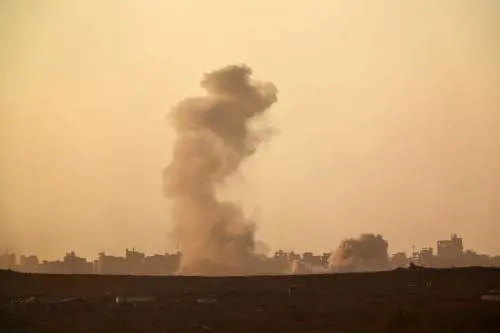 Aperto nuova via di evacuazione nella Striscia. Idf: 400mila hanno già lasciato Gaza city