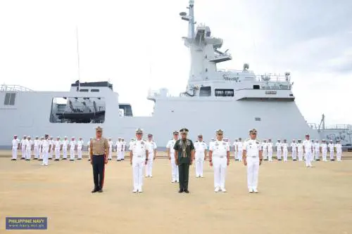 Una nuova nave da guerra e gli strani droni: cosa c'è dietro gli strani movimenti intorno alla Cina