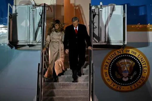 Trump e Melania a Londra per incontrare Re Carlo: i motivi della visita