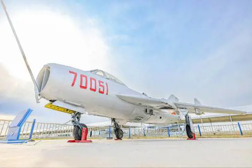 "Ha trasformato un jet in drone": come funziona e cosa può fare il J-6 fighter cinese