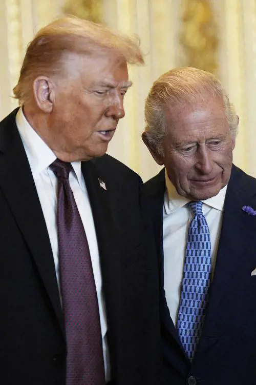 Re Carlo in prima linea diplomatica: Trump accolto a Windsor tra sorrisi e investimenti