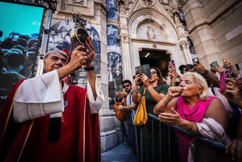 Napoli, si ripete il miracolo di San Gennaro