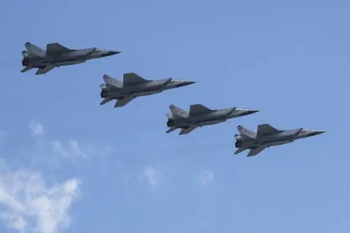 Mig russi violano lo spazio aereo estone, in volo due F-35 italiani: ecco come li hanno respinti | La diretta