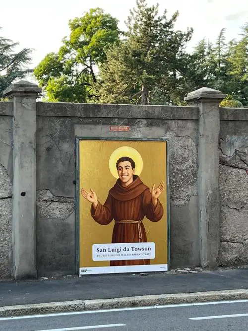 "San Luigi". A Bologna spunta un poster che celebra il killer Mangione: "Solita sinistra che fomenta odio"
