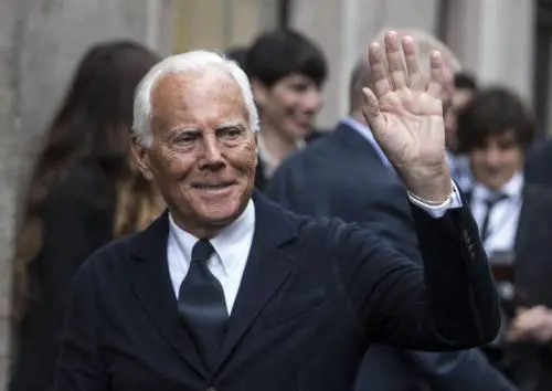 Armani con EssiLux, il magnifico incastro fatto di lusso assoluto che piace agli analisti