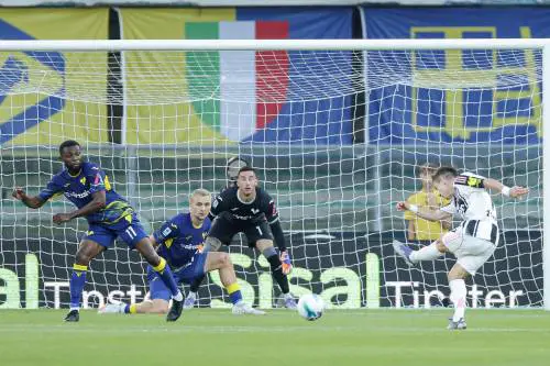 Juve in vetta senza sorrisi