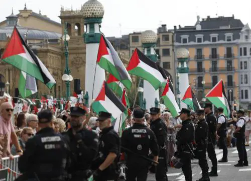 Regno Unito, Canada e Australia riconoscono la Palestina. L'ira di Netanyahu | Diretta