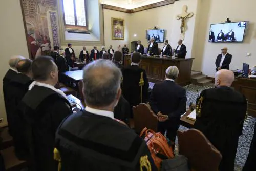 Le chat segrete sul caso Becciu, tre imputati ricusano il pm Diddi