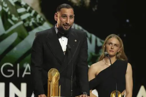 Dembélé re del calcio. E Buffon incorona Super Donnarumma
