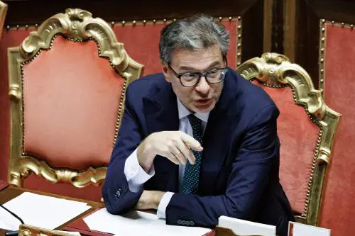 Giorgetti: "Banche, fate la vostra parte"