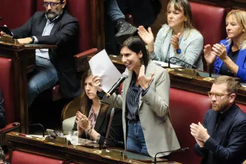 Schlein inveisce contro Meloni: "Megalomane, divide il Paese"