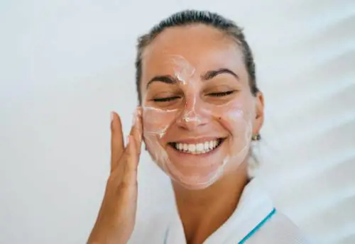 Pelle, come prendersene cura in inverno: 5 consigli per averla tonica e liscia