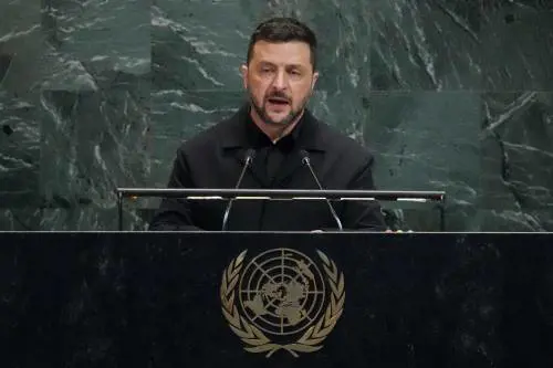 Kiev chiede a Trump "l'arma finale". Zelensky a Putin: "Trovati un rifugio"