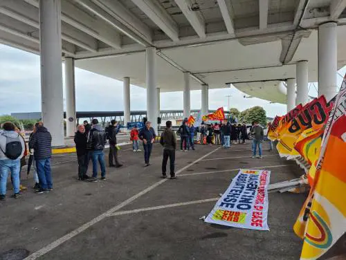 Manifestazione pro-Pal a Malpensa