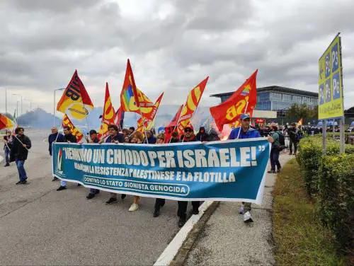 "Intifada pure qui". I pro Pal portano l'odio allo sciopero a Malpensa