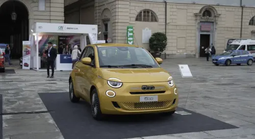 La nuova Fiat 500 Hybrid: elegante, tecnologica e tutta italiana