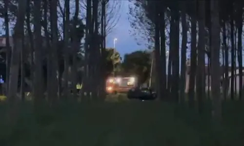 Treviso, non si ferma all'alt dei carabinieri, scappa e va fuori strada: un morto e un ferito