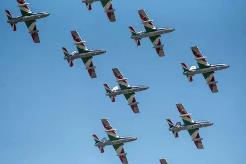 Ecco perché due aerei militari hanno sorvolato Milano: pronto lo show delle Frecce Tricolori