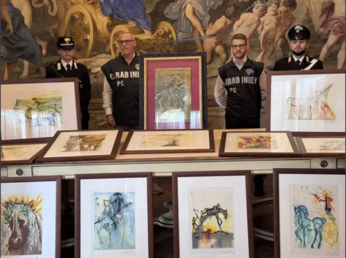 Parma, blitz della polizia alla mostra di Salvador Dalì: "Dubbi su autenticità delle opere"