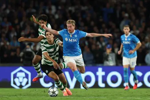 Il Napoli soffre ma piega per 2-1 lo Sporting Lisbona grazie alla doppietta di Hojlund