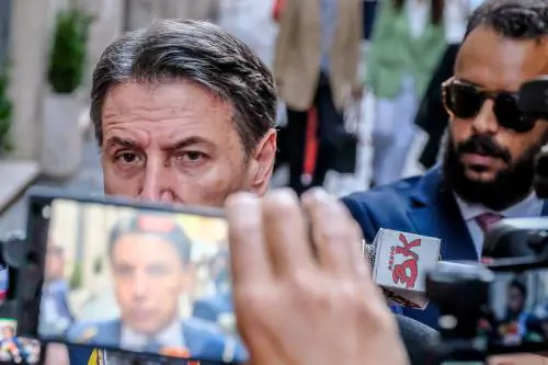 Trattative sulla mozione. Schlein e Conte tentati dall'astensione su Trump