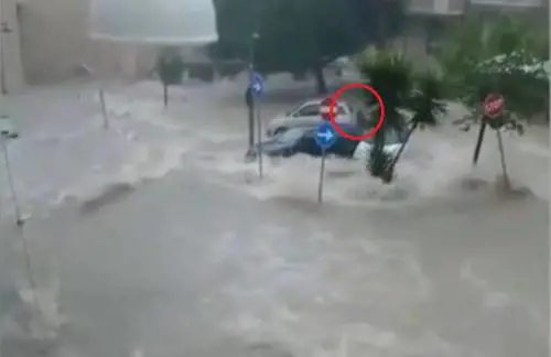 Scende dall'auto e viene travolta dall'acqua. Nubifragio ad Agrigento, dispersa una donna