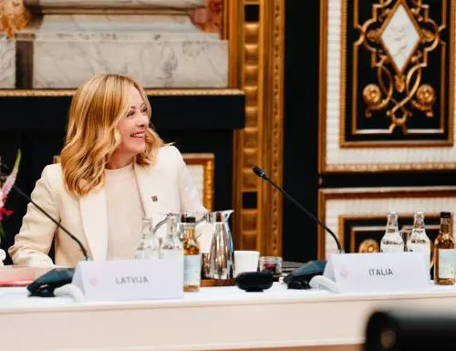 Meloni, fiducia intatta e Fdi solido al 30%. Oggi il centrodestra è ancora oltre il 50% ma Conte batte Elly