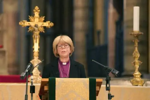 Rivoluzione anglicana (dopo gli scandali). Una donna arcivescovo entra a Canterbury