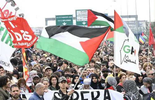 Gli studenti che hanno scioperato? Assenza ingiustificata. E scoppia la polemica sulla dirigente