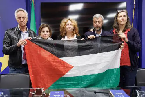 È indegno paragonarsi agli ostaggi di Hamas, la Flotilla esagera e Macron: quindi, oggi...