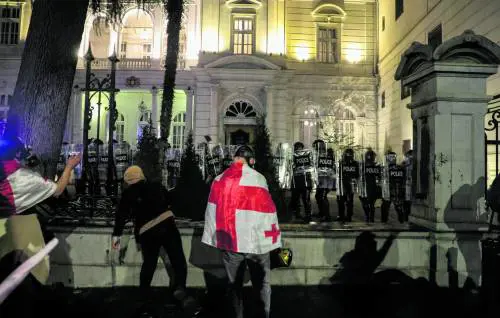 Elezioni locali in Georgia: la polizia disperde i filo-Ue