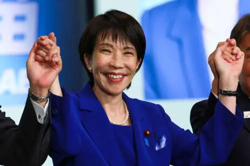  Ultraconservatrice e anticinese: è la prima donna premier a Tokyo 